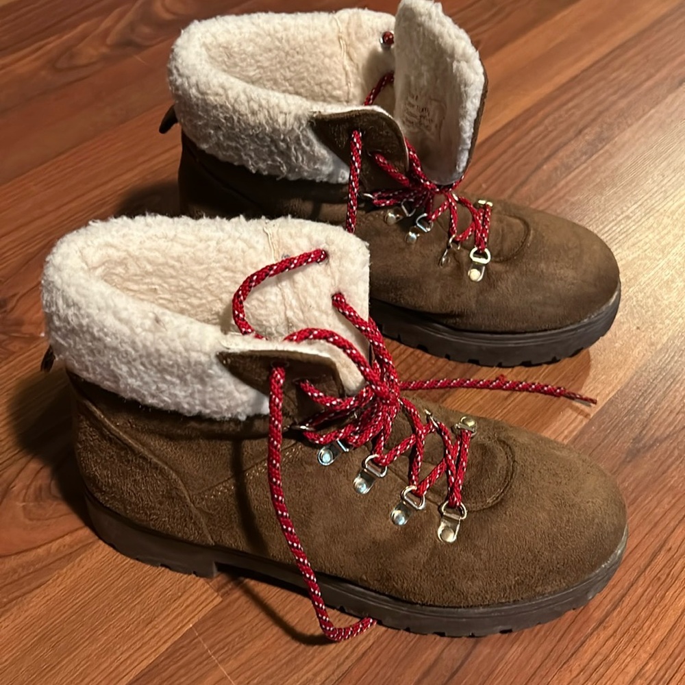Olivia Miller Sherpa lined suede/leather boots